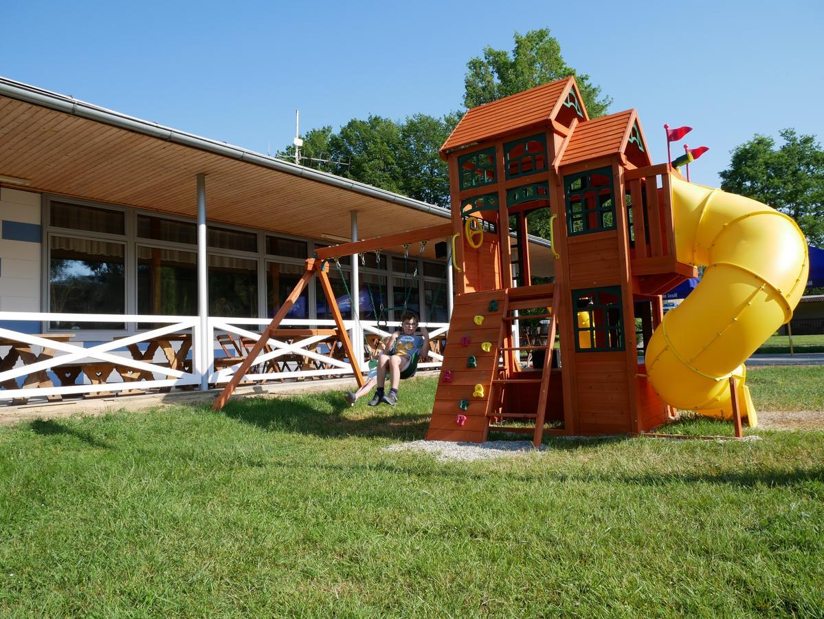 Camping Roznov Roznov pod Radhostem Exterior photo